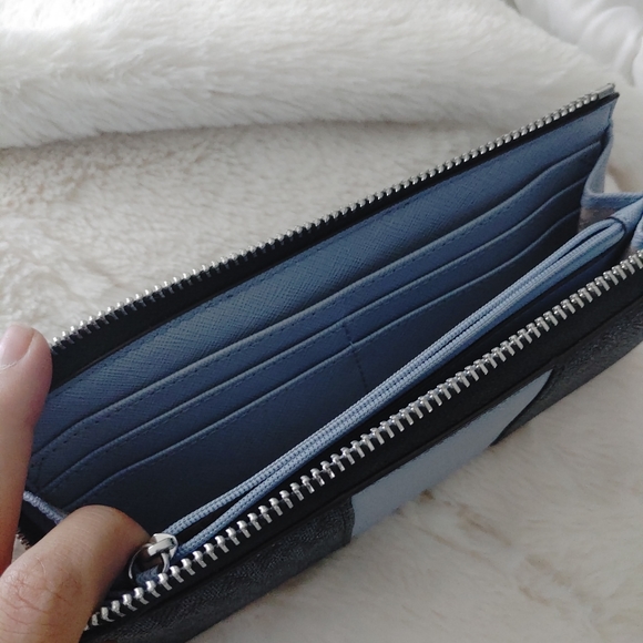 Michael Kors Wallet - Picture 3 of 7